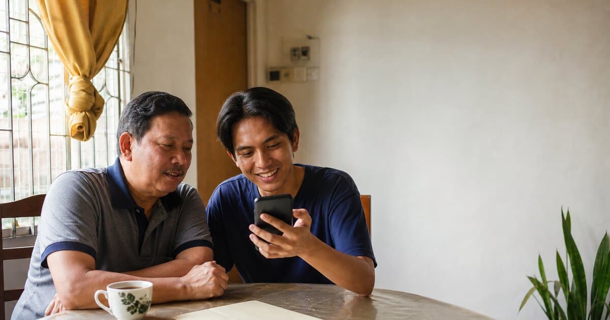 Ibu Bapa Nak Mohon Ansuran Telefon Untuk Anak Yang Belajar — Boleh Ke?
