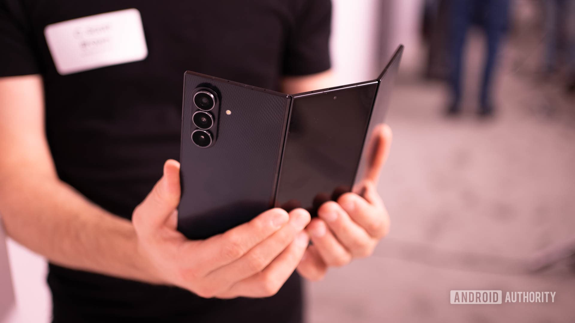 Samsung Galaxy Z TriFold 2 Dikatakan Dalam Pembangunan — Engsel Baharu Untuk Rekaan Lebih Nipis