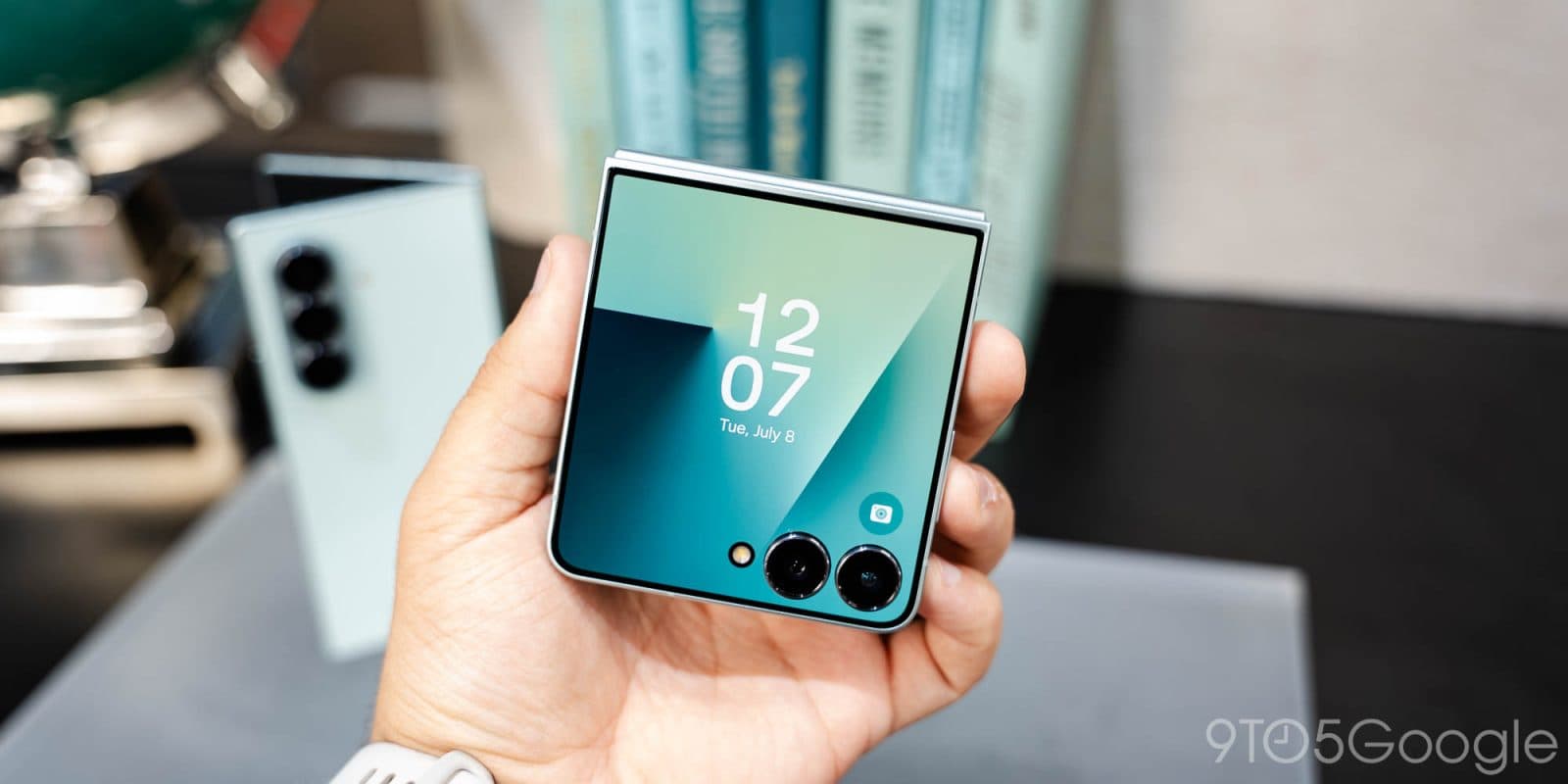 Galaxy Z Flip 8 首张泄露渲染图 — 值得等待吗?